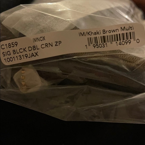 🔥COACH 🔥DOUBLE 🔥ZIPPER 🔥WRISTLET 🔥 - Picture 8 of 9